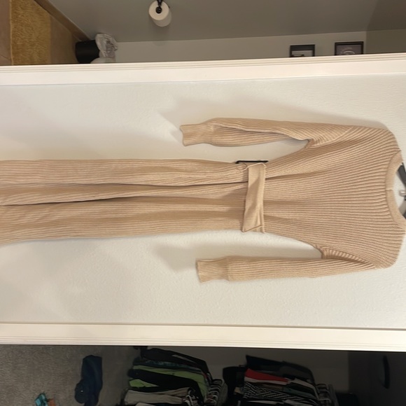 Full length sweater with belt - Picture 4 of 4